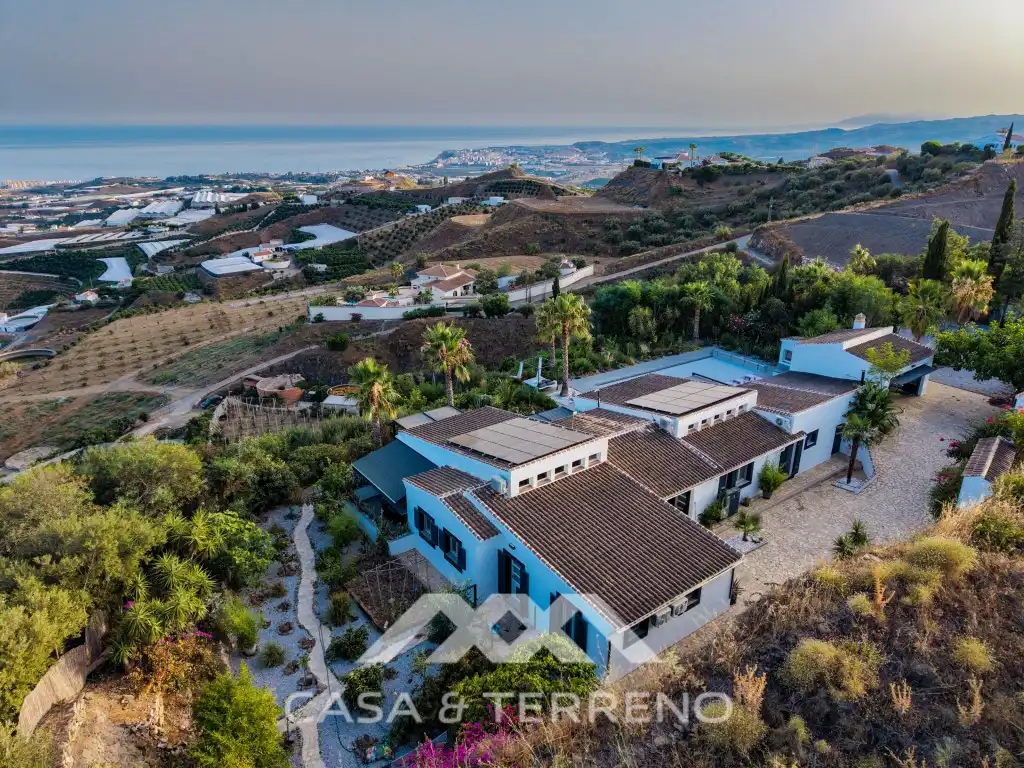 Vista exterior de Casa o chalet en venta en Algarrobo con Aire acondicionado, Calefacción y Jardín privado