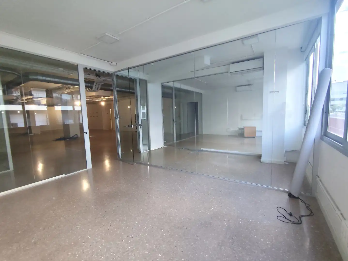 Büro zur Miete in Barcelona mit Klimaanlage und Alarm