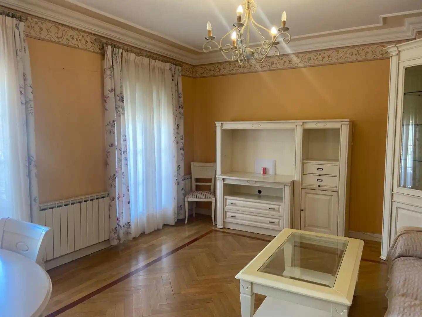 Sala de estar de Piso en venta en Valdepeñas con Aire acondicionado, Calefacción y Parquet