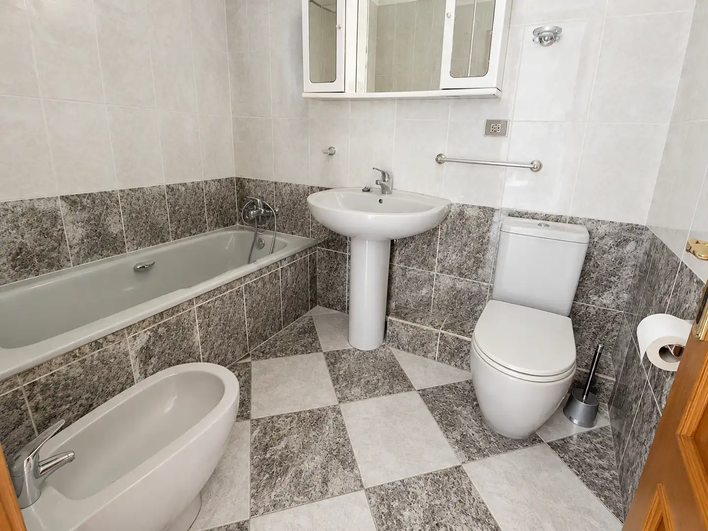 Badezimmer von Wohnung zum Verkauf in Mondoñedo mit Klimaanlage