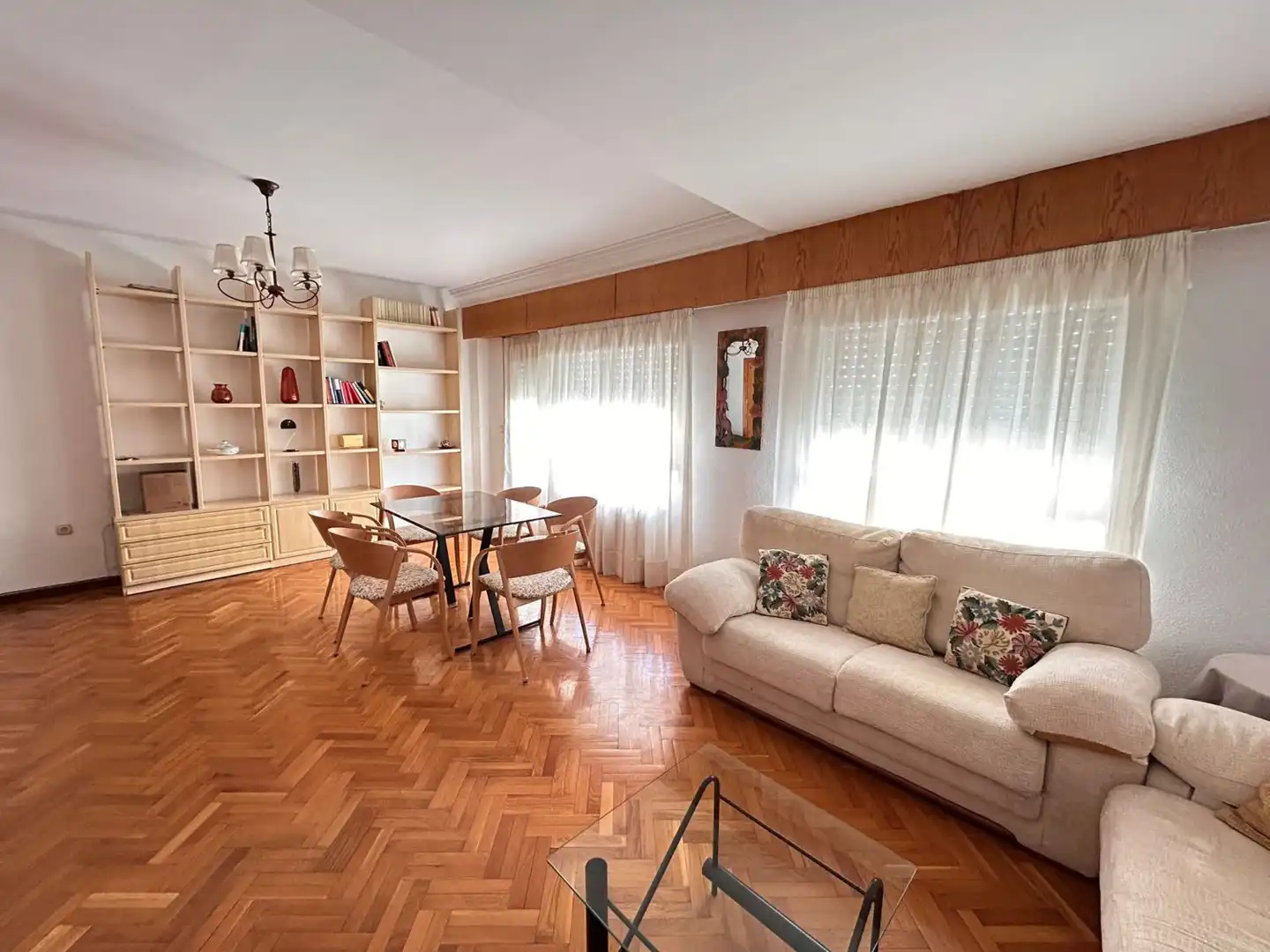 Sala d'estar de Pis de lloguer en Albacete amb Calefacció, Parquet i Balcó