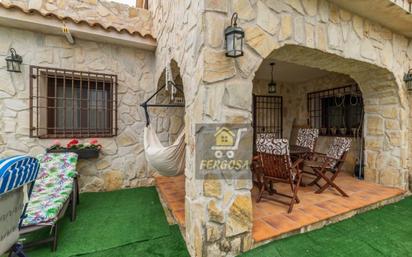 Exterior view of Single-family semi-detached for sale in El Viso de San Juan  with Air Conditioner, Private garden and Terrace