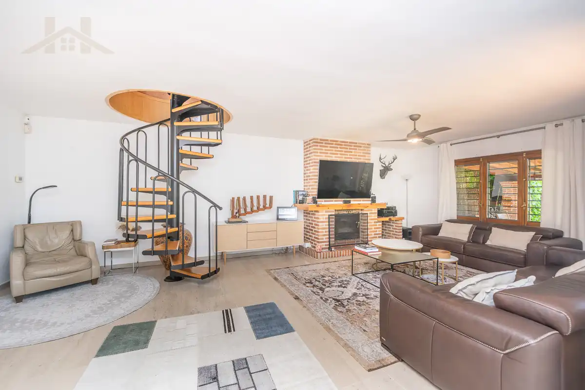 Sala de estar de Casa adosada en venta en Torrelodones con Aire acondicionado, Calefacción y Jardín privado