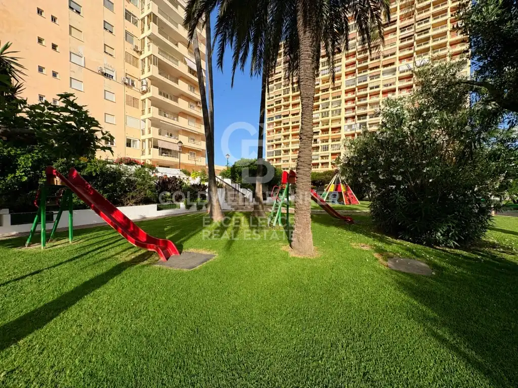 Vista exterior de Planta baja en venta en El Puig de Santa Maria con Jardín privado, Piscina y Horno