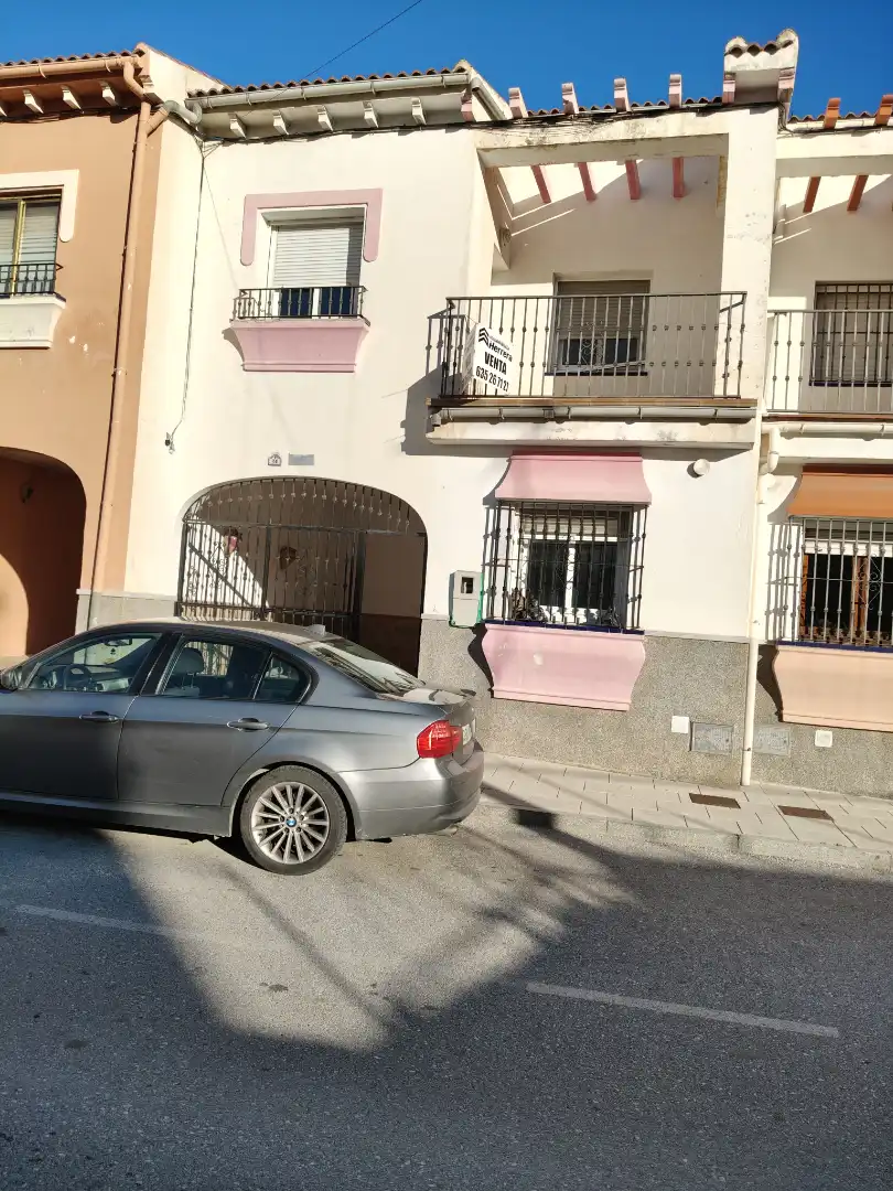 Vista exterior de Casa o xalet en venda en Baza amb Moblat