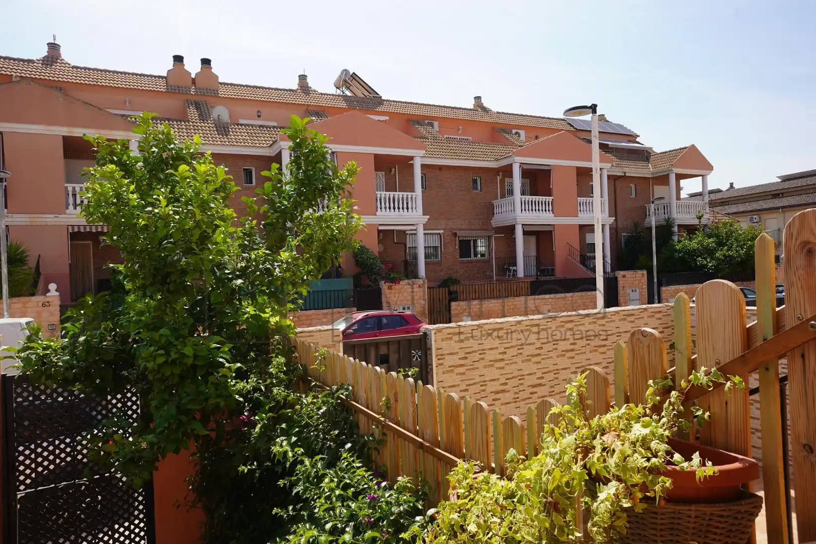 Adossat amb terrassa en venda a San Antonio de Benagéber
