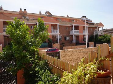 Adossat amb balcó en venda a San Antonio de Benagéber