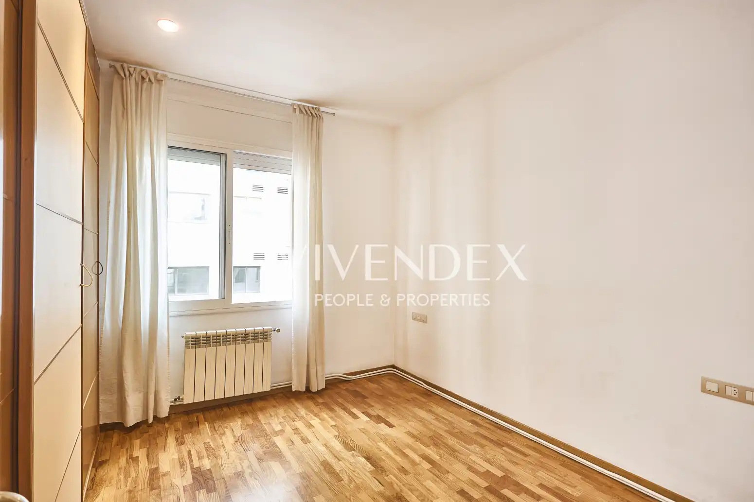 Bedroom of Flat for sale in Barcelona  with Heating, Parquet flooring and Balcony