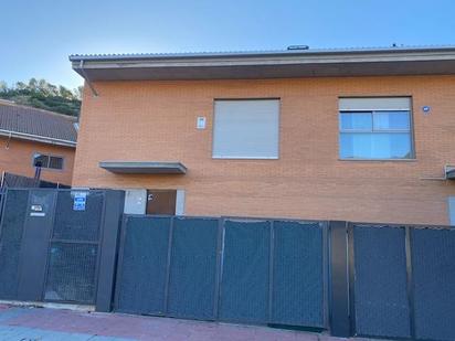 Casa adosada en venda a Calle SANTOLINA, El Robledal