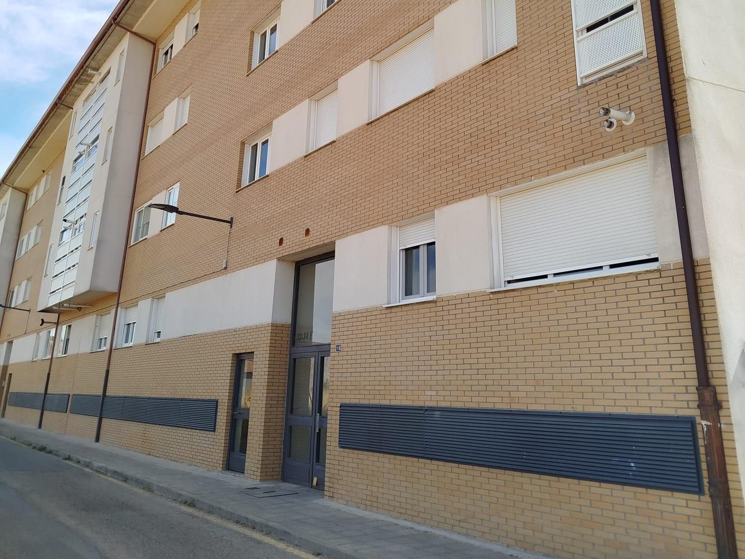 Vista exterior de Pis en venda en Las Navas del Marqués  amb Terrassa i Traster