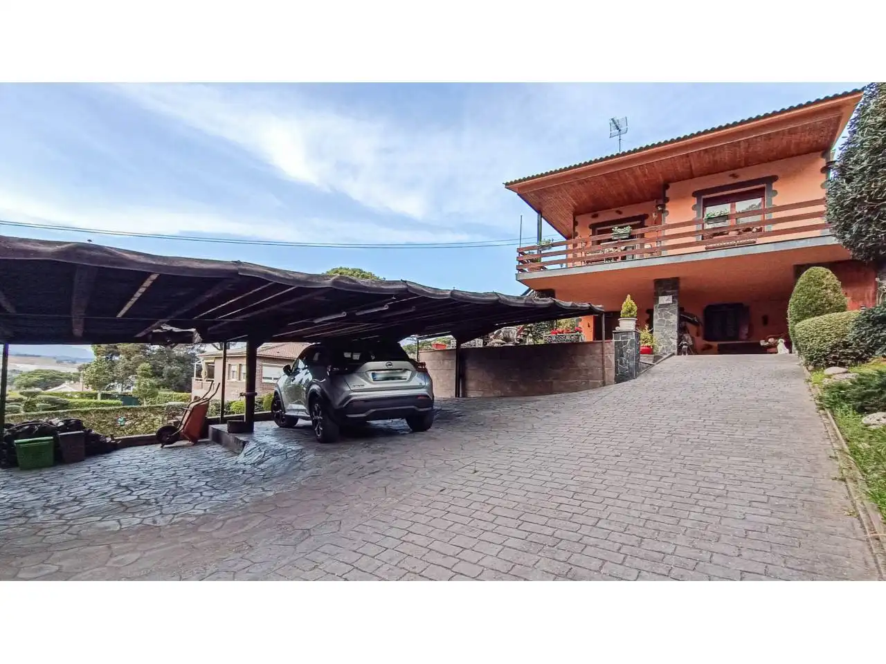 Vista exterior de Casa o xalet en venda en Llinars del Vallès amb Aire condicionat, Calefacció i Jardí privat