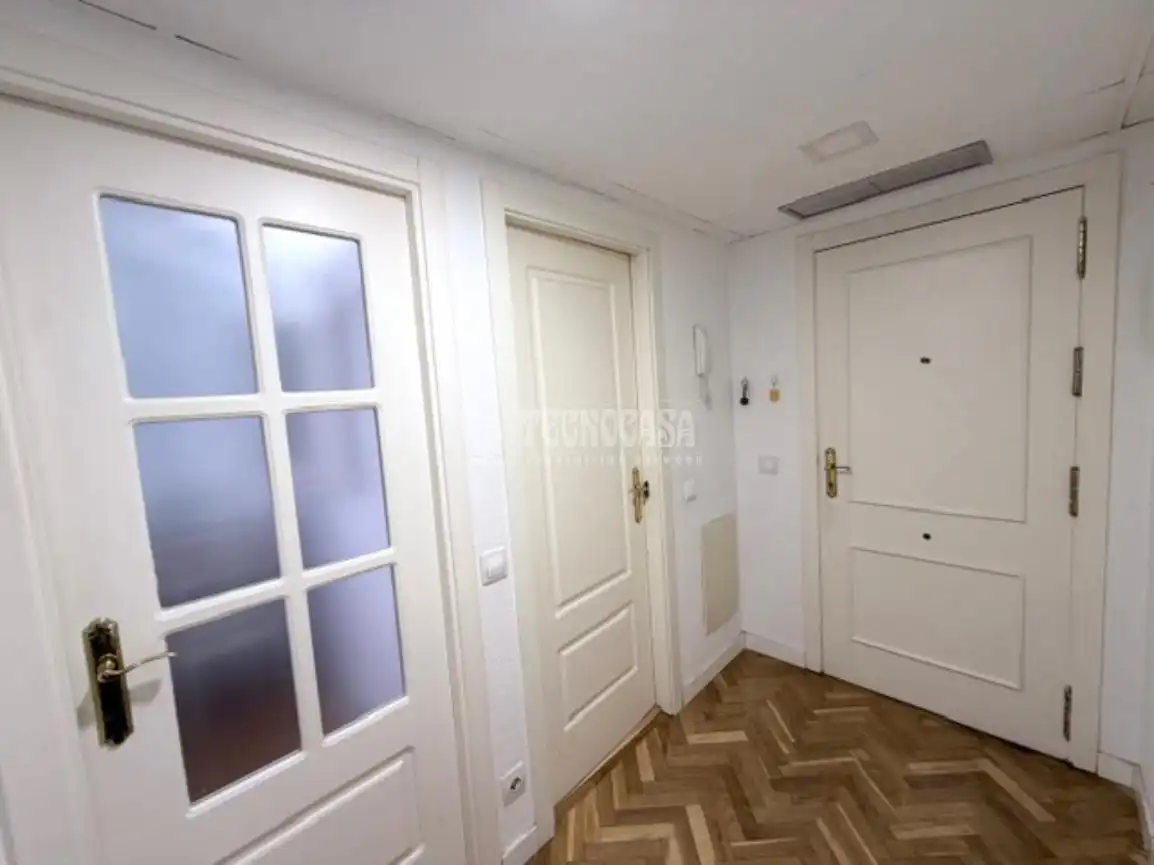 Piso en venta en Madrid con Calefacción, Parquet y Piscina comunitaria