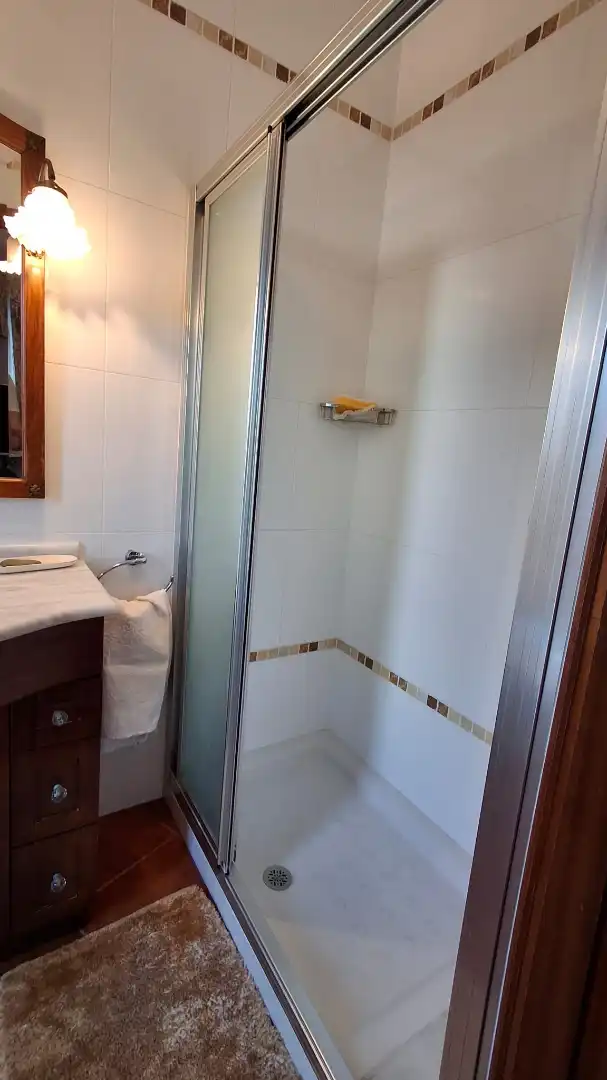 Baño de Casa o chalet en venta en A Pobra do Caramiñal con Aire acondicionado, Calefacción y Jardín privado