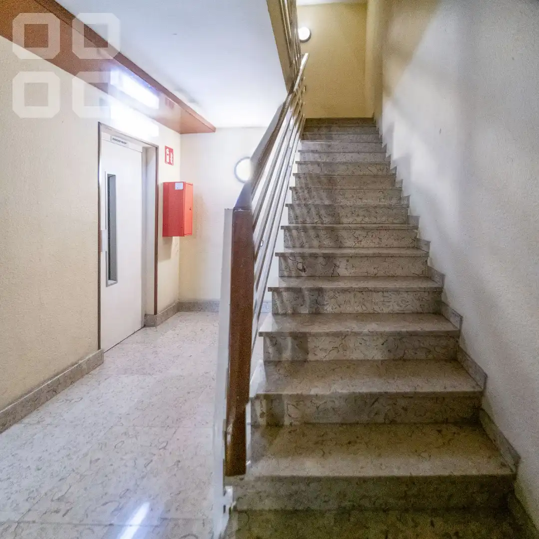 Piso en venta en L'Hospitalet de Llobregat con Parquet, Terraza y Balcón