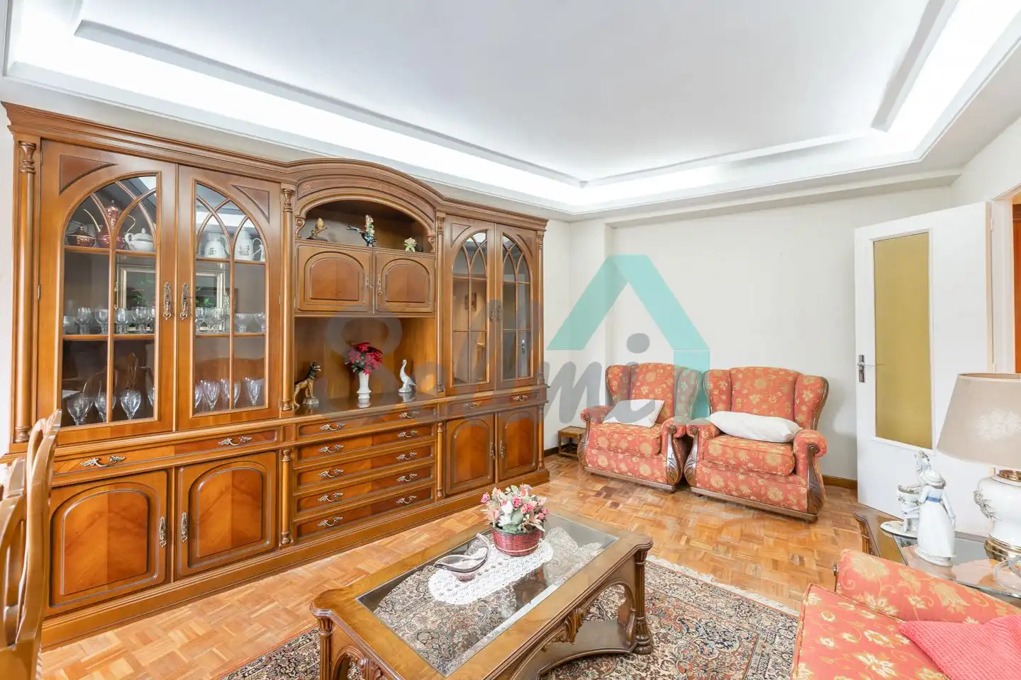Sala d'estar de Pis de lloguer en Oviedo  amb Calefacció, Parquet i Terrassa
