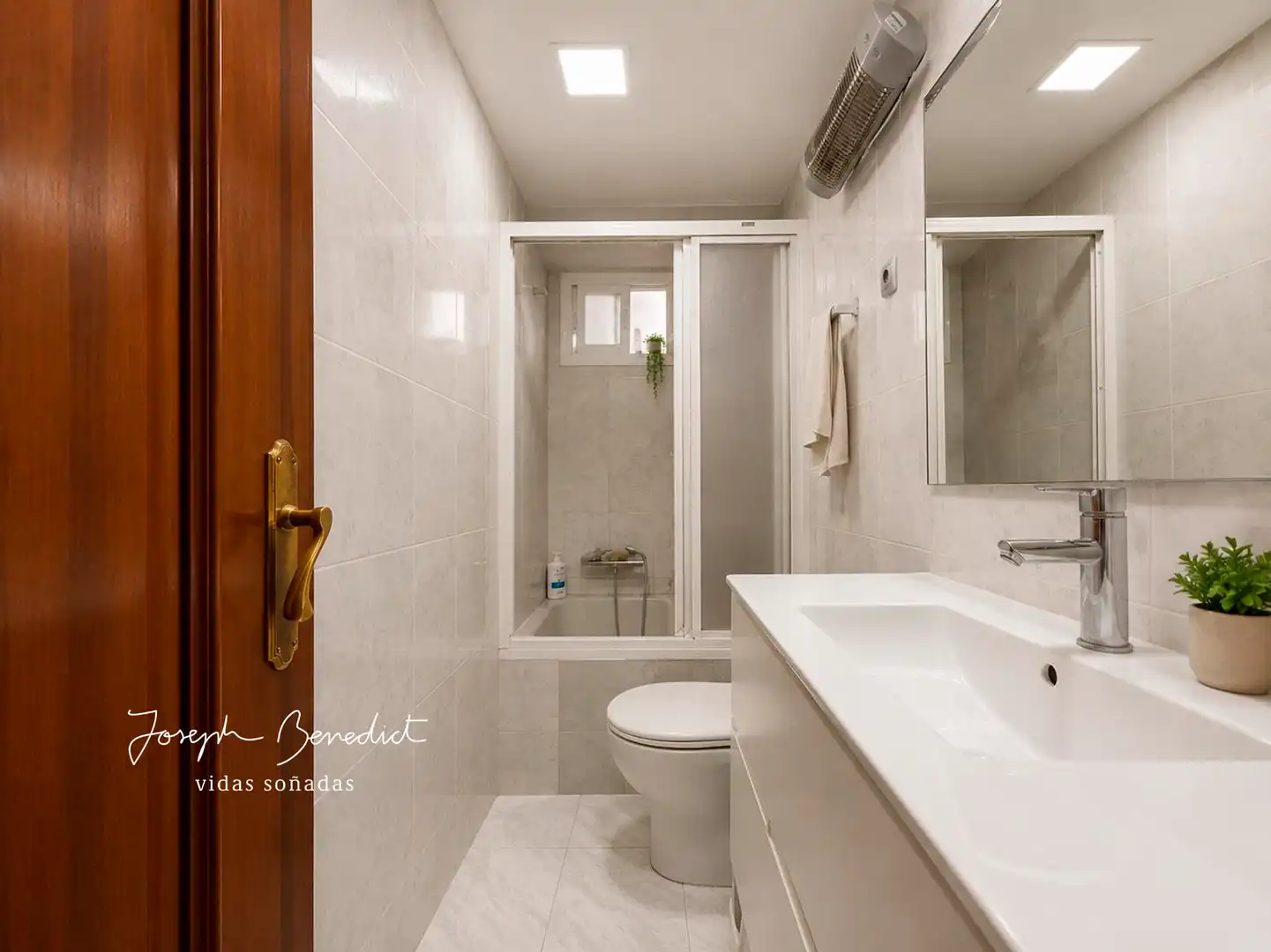 Bathroom of Flat for sale in L'Hospitalet de Llobregat  with Air Conditioner, Heating and Terrace