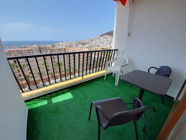 Piso en Alquiler en Avenida Juan Carlos I en Los Cristianos