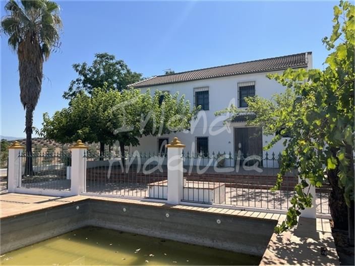Vista exterior de Finca rústica en venda en Cabra amb Traster, Piscina i Internet