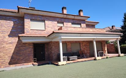 Vista exterior de Casa adosada en venda en El Boalo - Cerceda – Mataelpino amb Terrassa