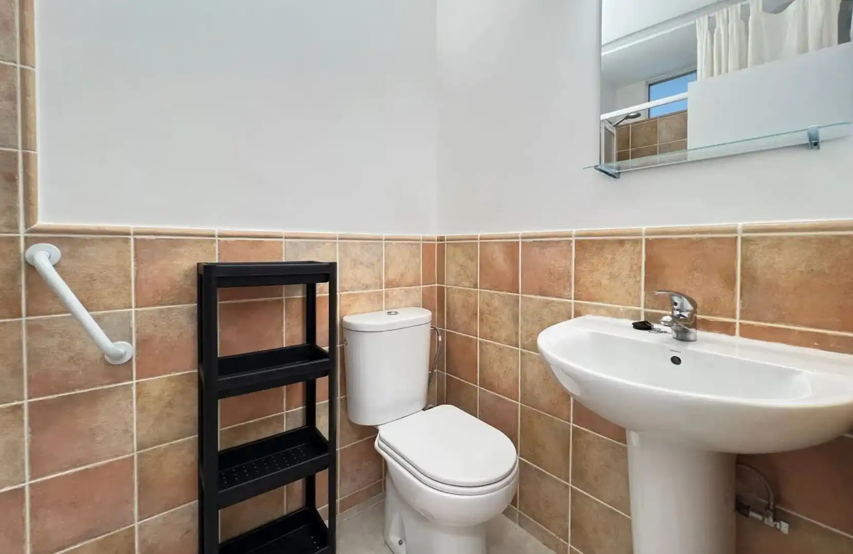 Bany de Apartament de lloguer en Estepona amb Aire condicionat, Terrassa i Moblat