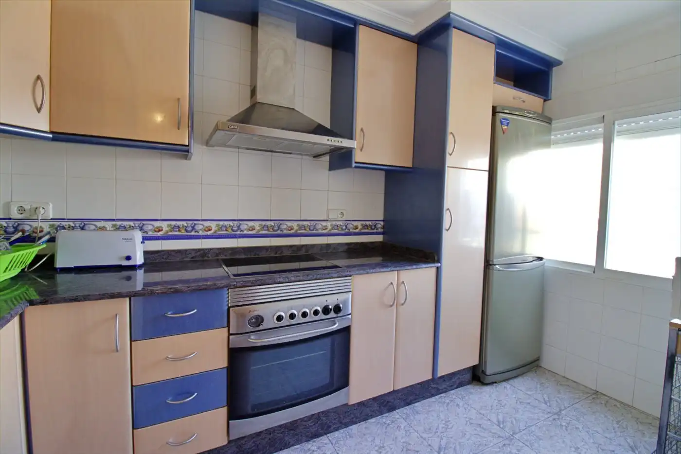 Küche von Wohnung zum Verkauf in Elche / Elx mit Klimaanlage, Abstellraum und Möbliert