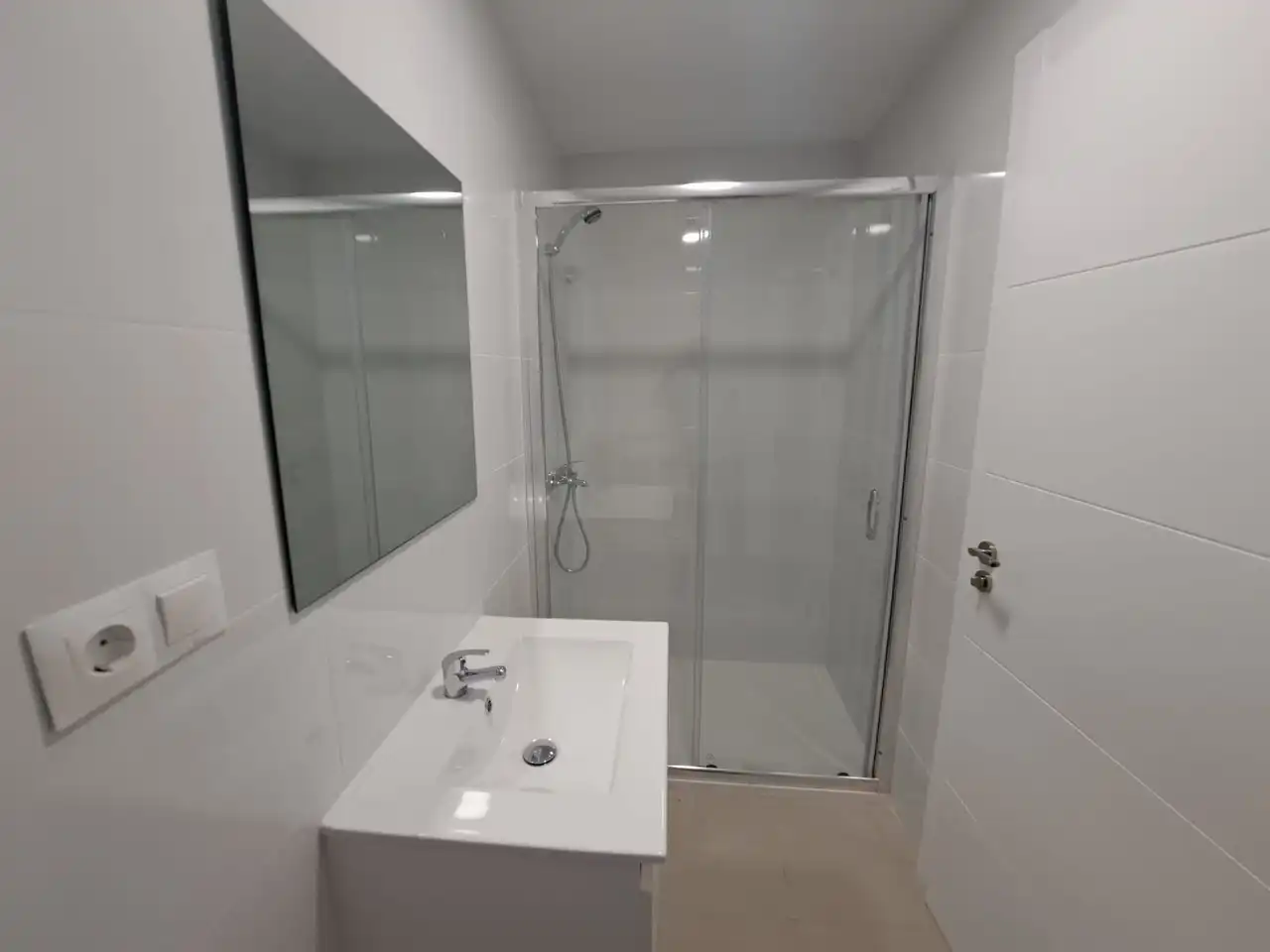 Bathroom of Study for rent in Málaga  with Air Conditioner, Heating and Furnished