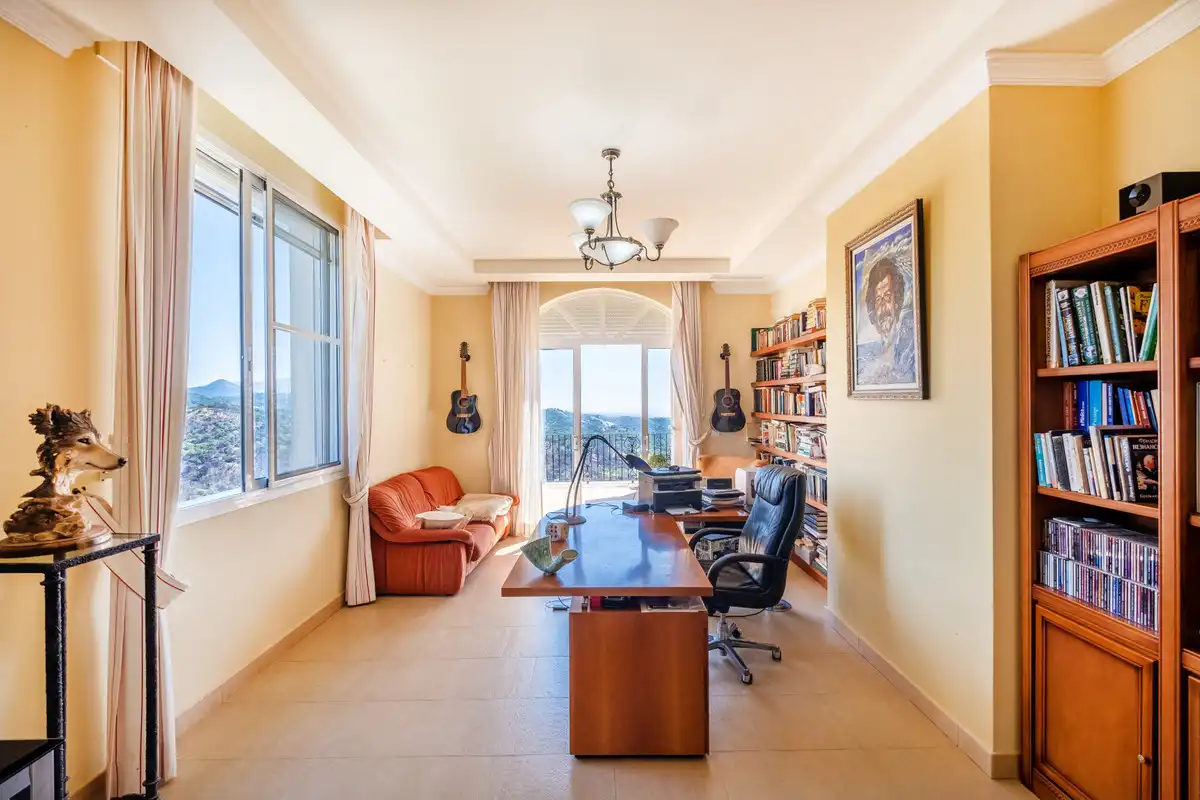 Finca rústica en venta en Estepona con Aire acondicionado, Terraza y Trastero