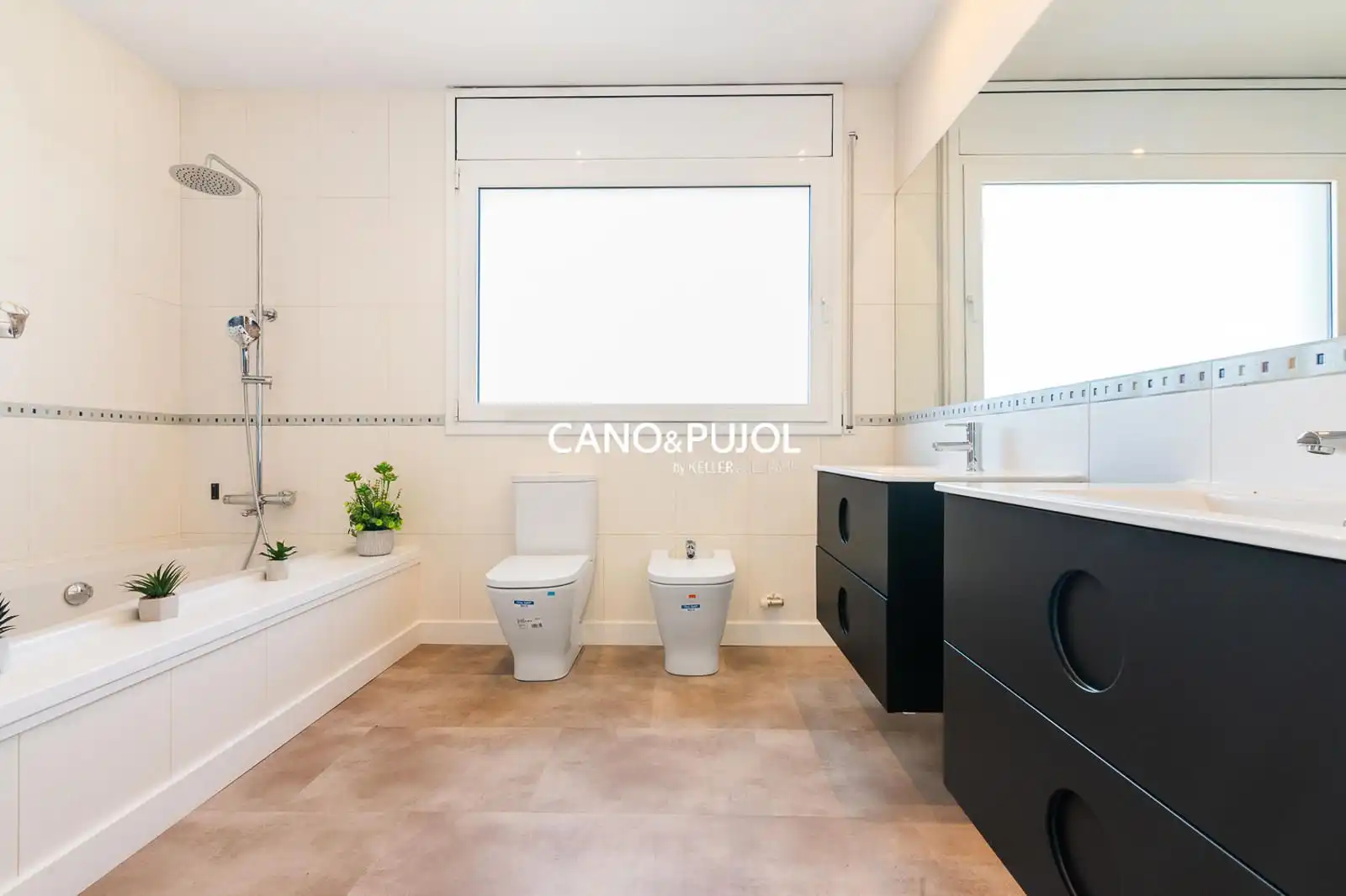 Bathroom of Houses for sale in Sant Cugat del Vallès  with Air Conditioner, Terrace and Swimming Pool