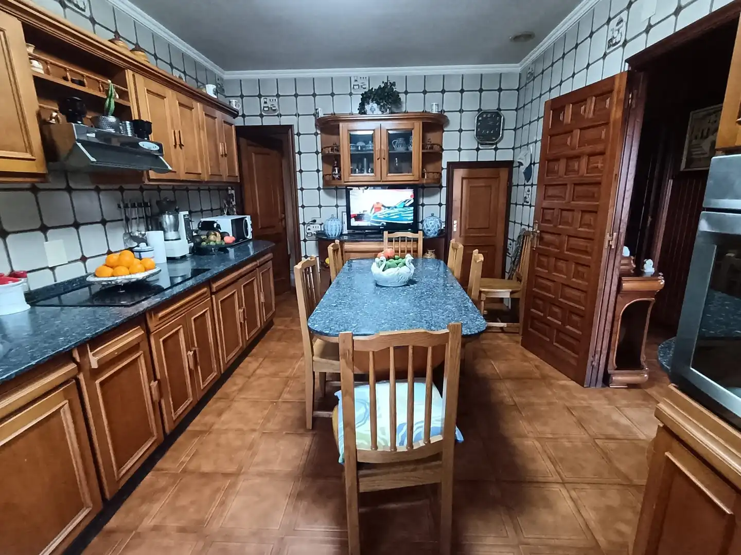 Cuina de Casa o xalet en venda en Pontevedra Capital  amb Calefacció, Jardí privat i Parquet