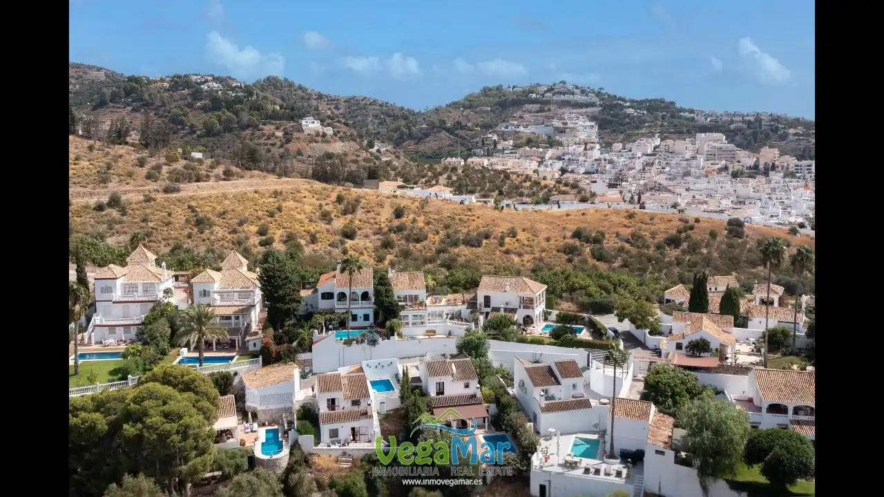Casa o xalet en venda a Torre Vigia, La Herradura centro