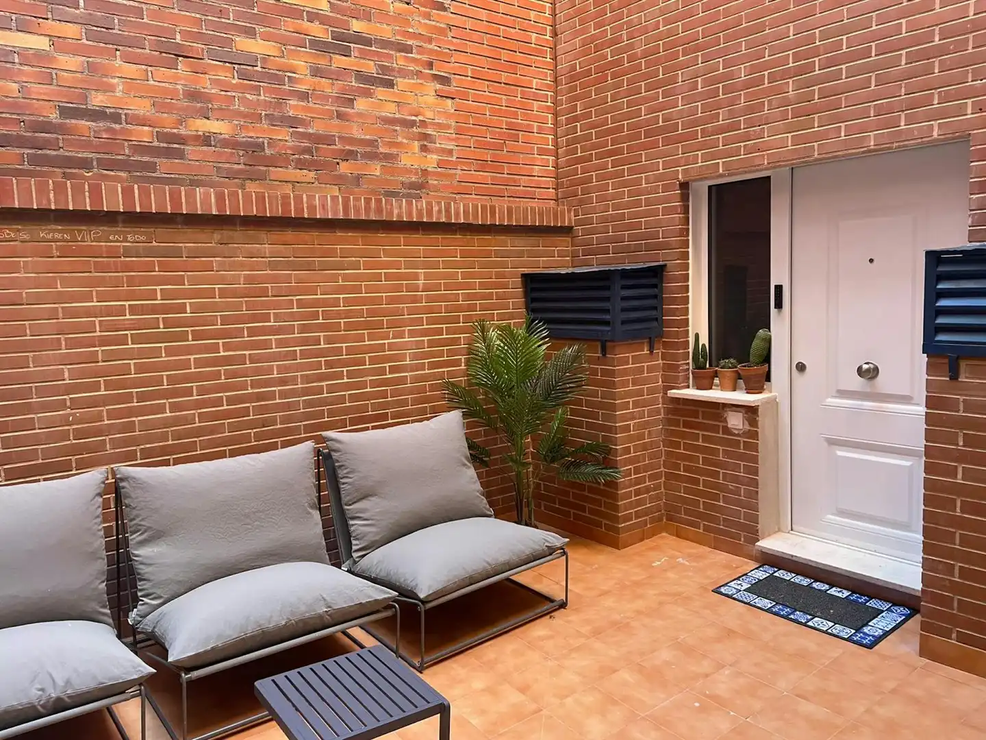 Balcony of Flat for rent in Madrid  with Air Conditioner, Heating and Furnished