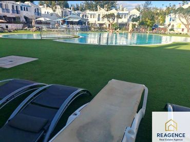 Chalet con piscina en venta en Avenida Touroperador Neckermann