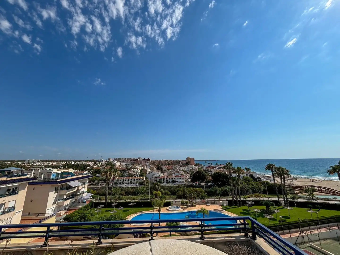 Vista exterior de Àtic de lloguer en Pilar de la Horadada amb Aire condicionat, Calefacció i Piscina