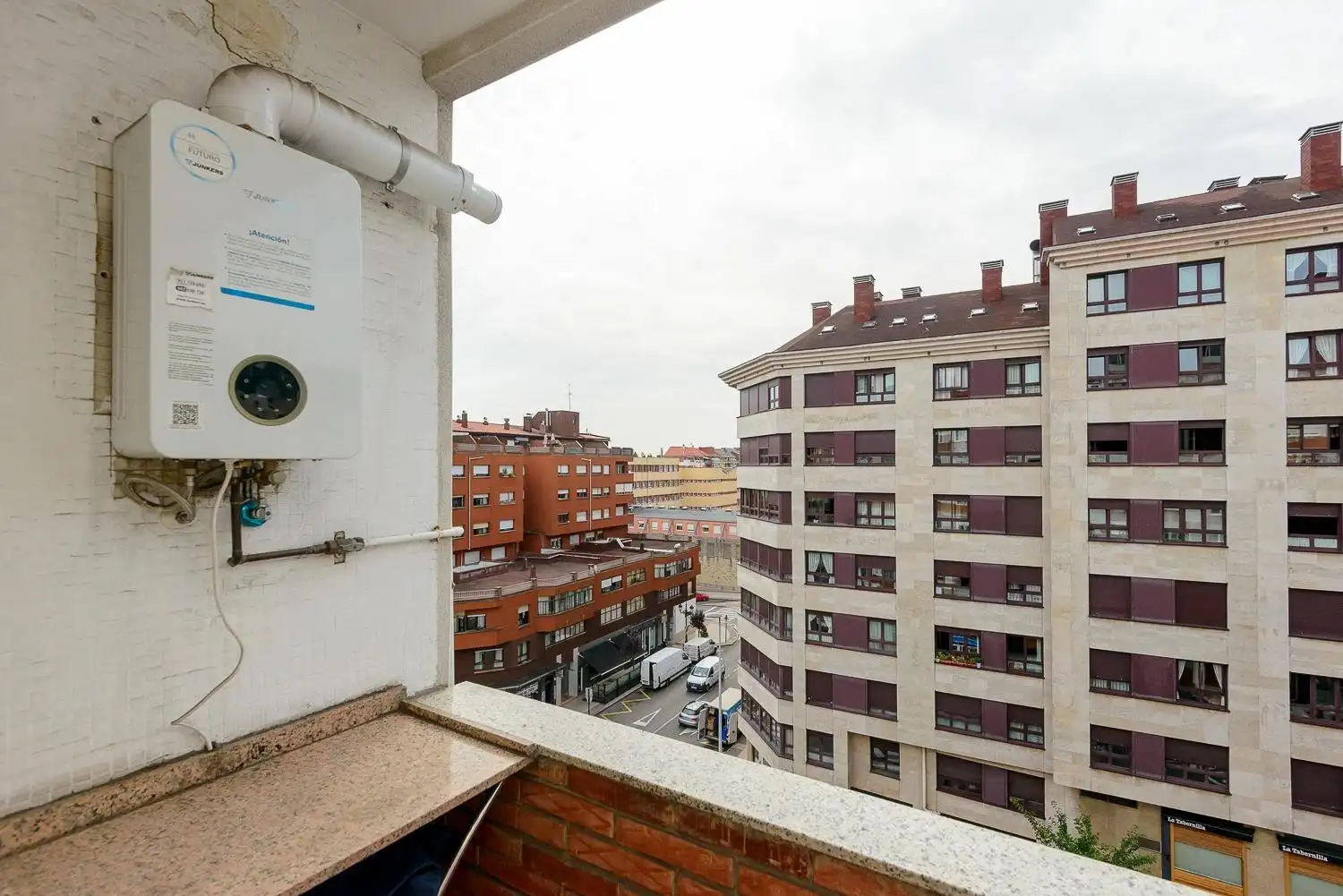 Terraza de Piso en venta en Oviedo  con Calefacción, Amueblado y Balcón
