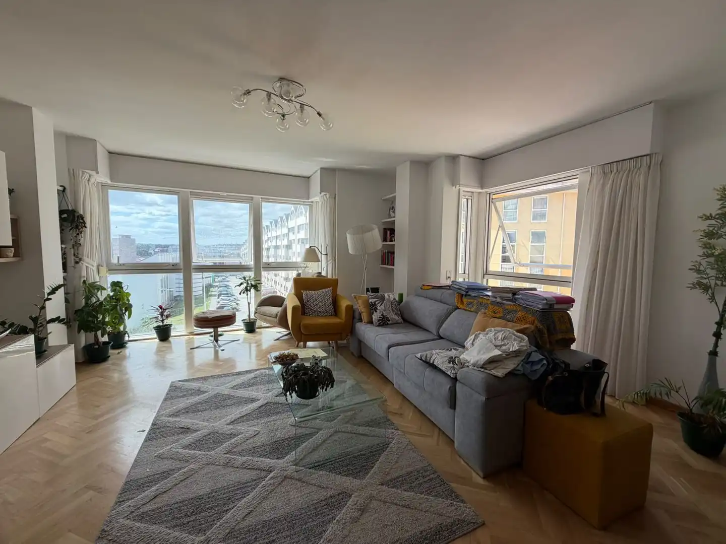 Sala de estar de Piso de alquiler en A Coruña Capital  con Calefacción, Parquet y Amueblado