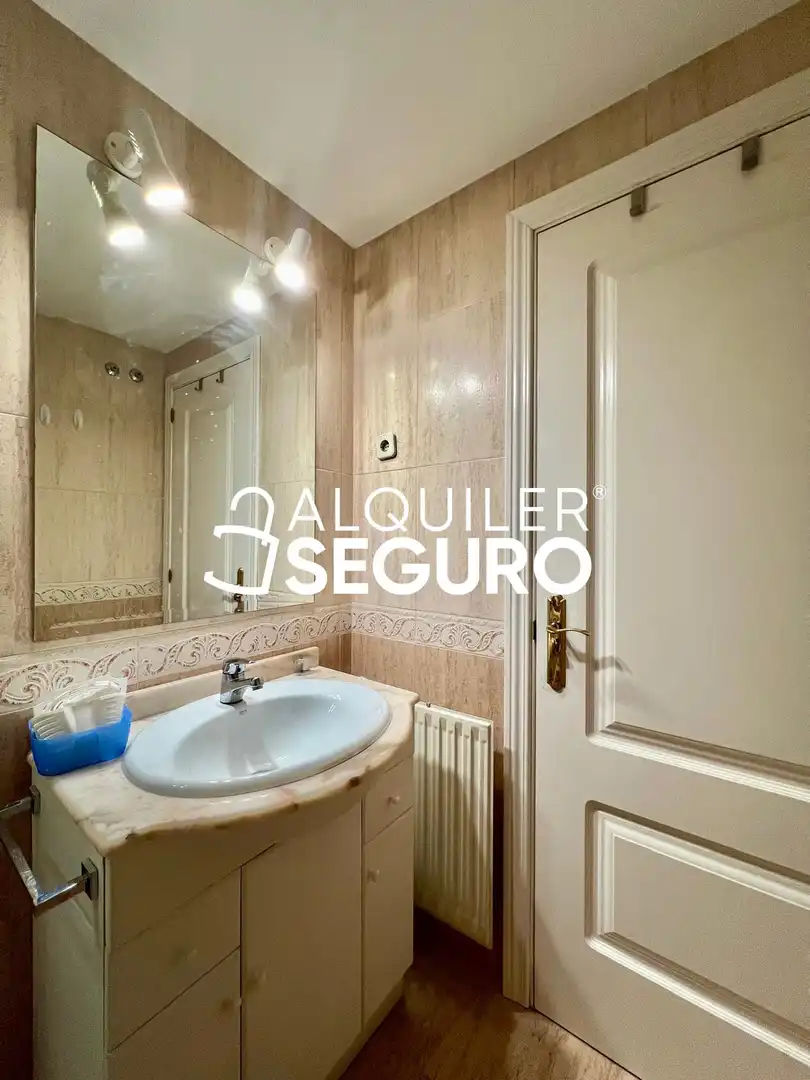 Baño de Piso de alquiler en Madrid con Aire acondicionado, Calefacción y Piscina