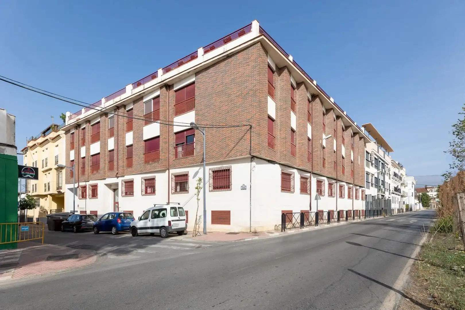 Pis amb ascensor en venda a Avda. De los Ogíjares