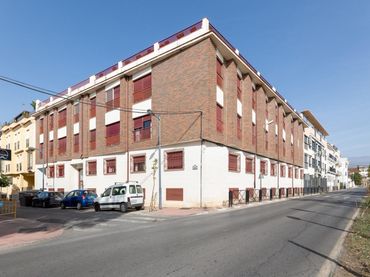 Flat with lift for sale in Avda. De los Ogíjares