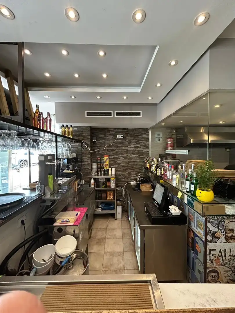 Local comercial en alquiler en Avenida de Arias de Velasco 1, imagen 2