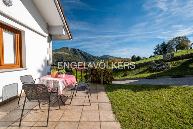 Casa adosada en Venta en Hernialde