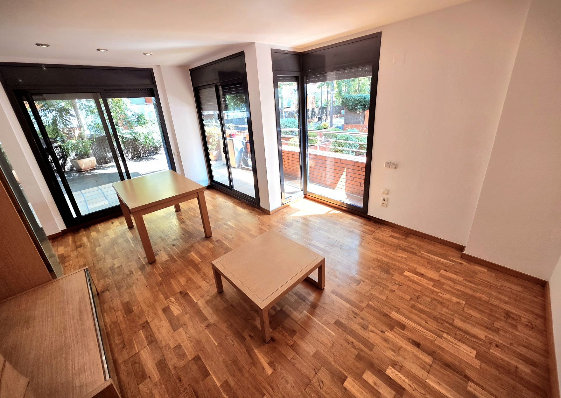 Sala d'estar de Pis de lloguer en Sant Cugat del Vallès amb Aire condicionat, Calefacció i Parquet