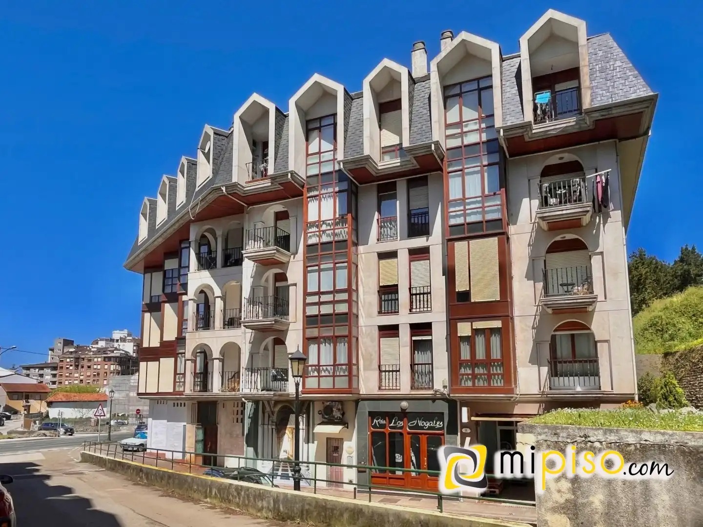 Vista exterior de Piso en venta en Colindres con Calefacción, Terraza y Trastero