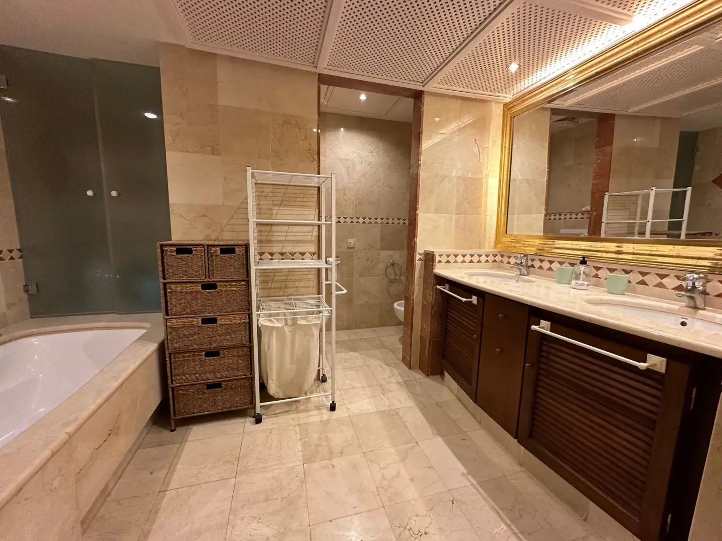 Baño de Planta baja en venta en Estepona con Aire acondicionado, Terraza y Piscina