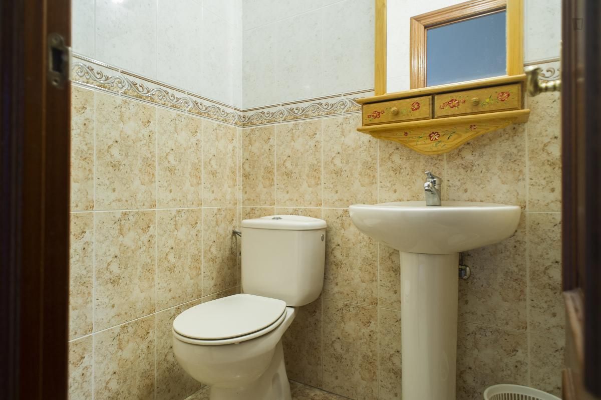Bathroom of Apartment to rent in Salamanca Capital  with Heating, Furnished and Washing machine