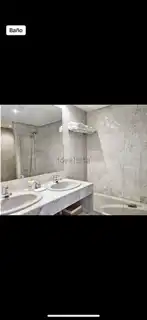 Baño de Piso de alquiler en Estepona con Aire acondicionado, Terraza y Amueblado