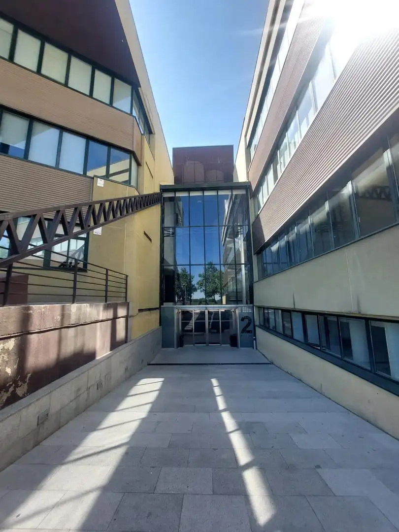 Vista exterior de Local en venta en Las Rozas de Madrid