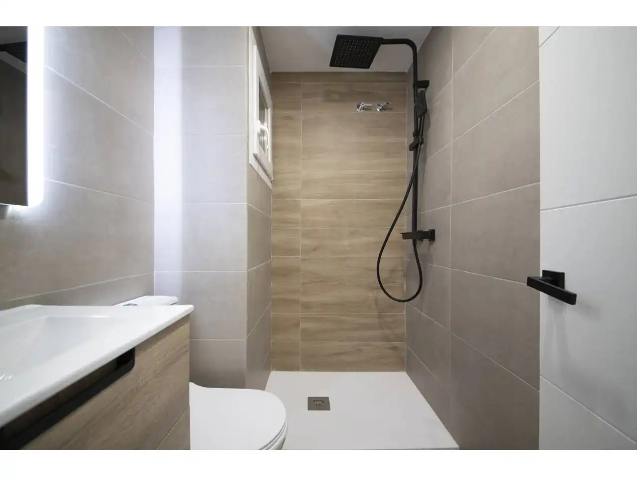 Bathroom of Flat for sale in El Prat de Llobregat