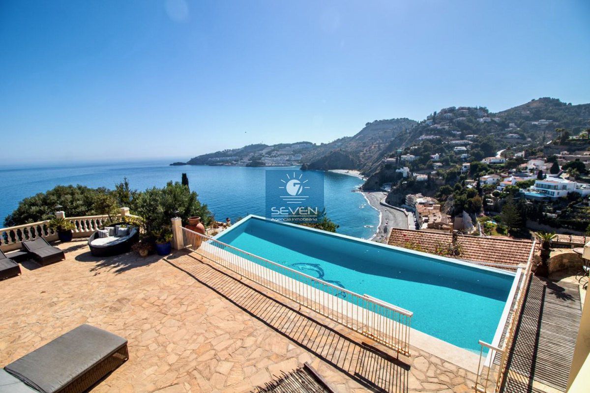 Vista exterior de Casa o chalet en venta en Almuñécar con Aire acondicionado, Terraza y Piscina