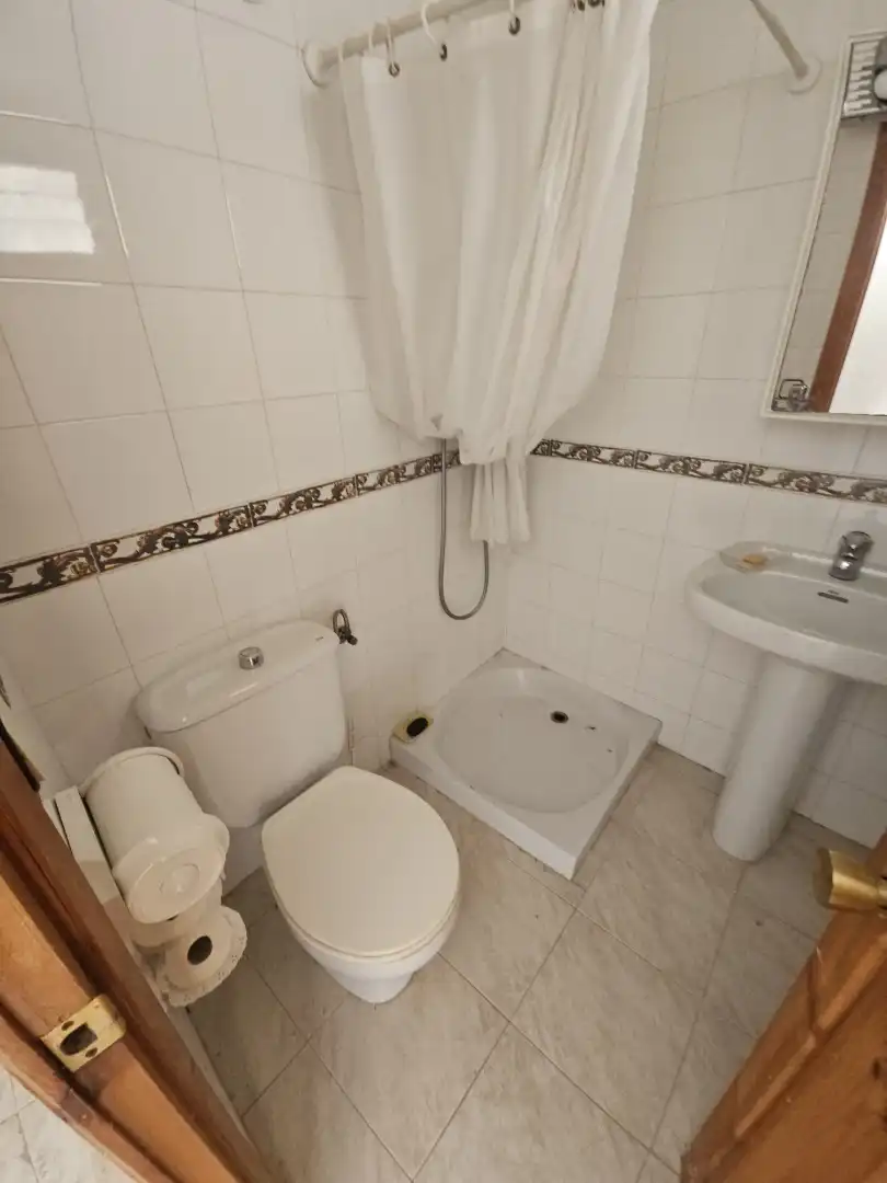 Badezimmer von Einfamilien-Reihenhaus zum Verkauf in La Granja d'Escarp mit Klimaanlage, Heizung und Terrasse