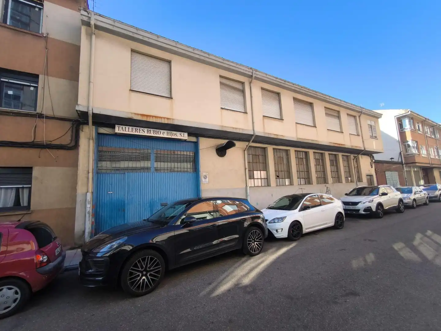 Vista exterior de Nave industrial en venta en León Capital 